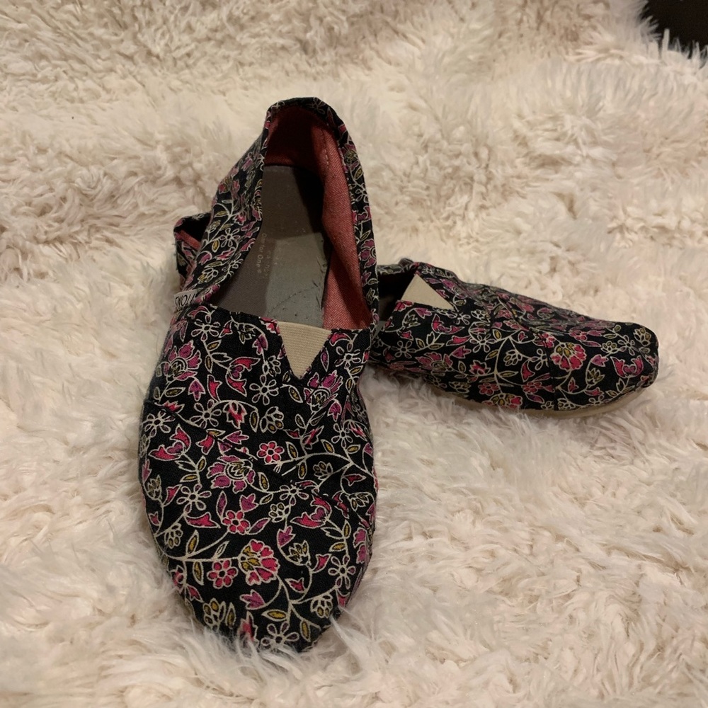 Floral TOMS